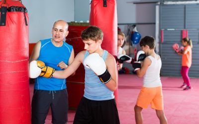 Pugni al sacco e sfide di vita: lo sport e la boxe nell’adolescenza